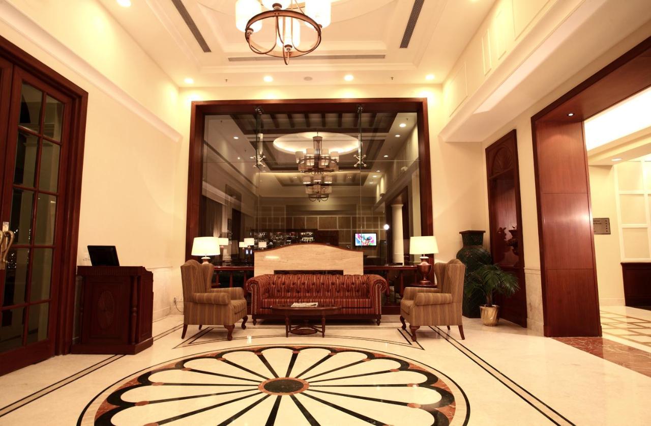 Dlf Club 3 Hotel Gurgaon Exterior photo