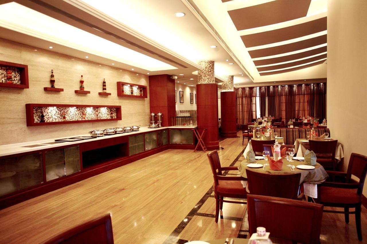 Dlf Club 3 Hotel Gurgaon Exterior photo