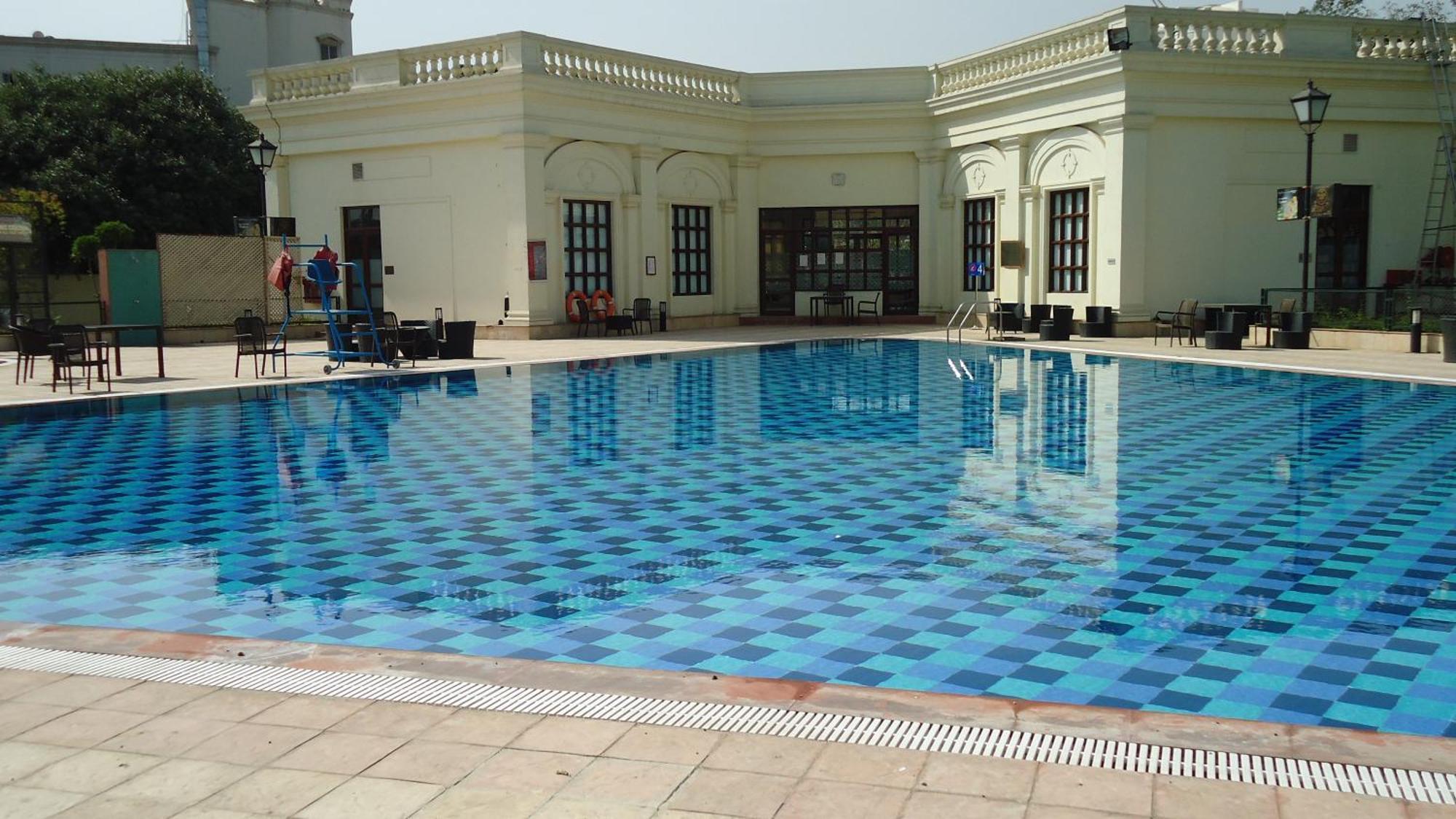 Dlf Club 3 Hotel Gurgaon Exterior photo
