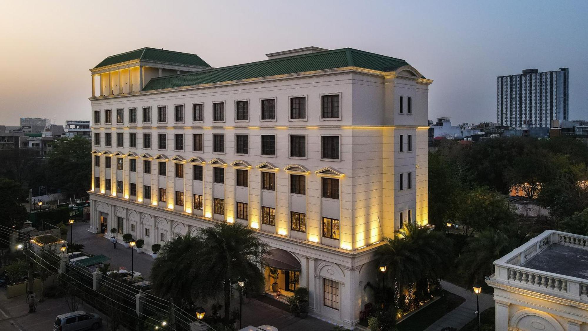 Dlf Club 3 Hotel Gurgaon Exterior photo